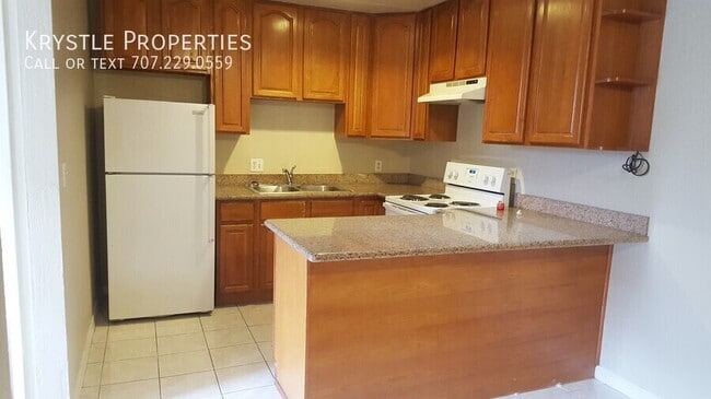 Building Photo - Adorable and convenient downtown units wit...