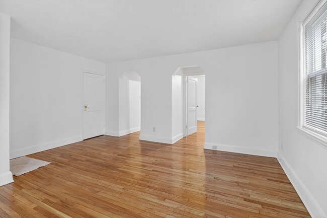 Foto del edificio - 6133 Parkway Dr