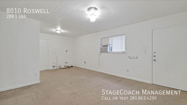 2/1 Conveniently Located Close to 45! photo'