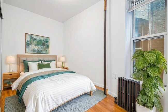 Building Photo - 454 W 36th St.