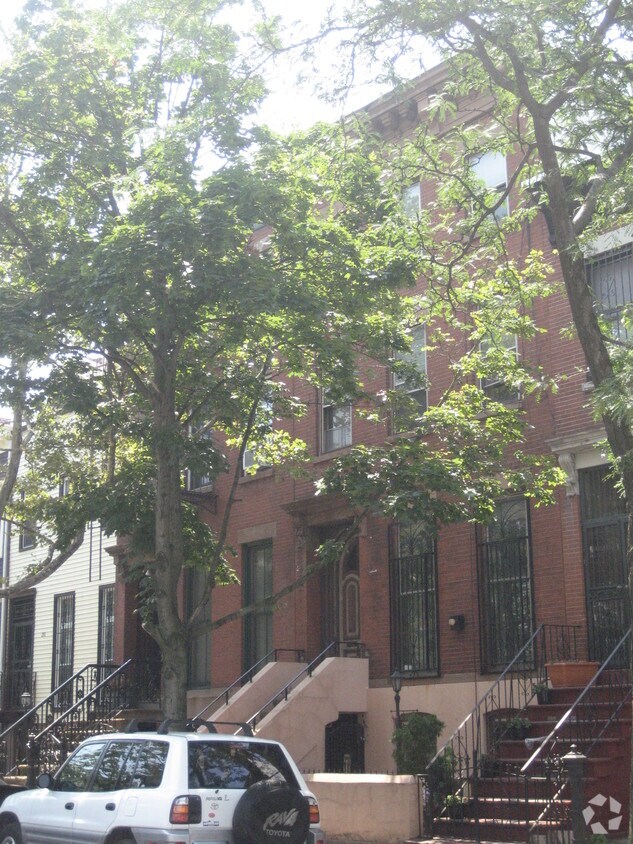 Building Photo - 388 Dean St