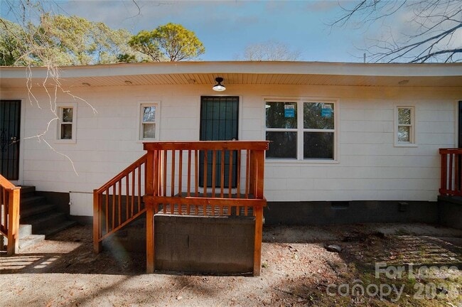 Foto del edificio - 5113 Higgins St