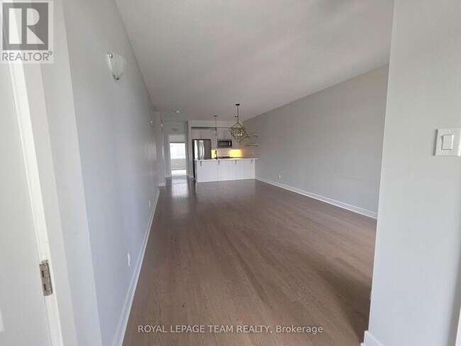 Photo du bâtiment - 814 Ralph Hennessy Ave