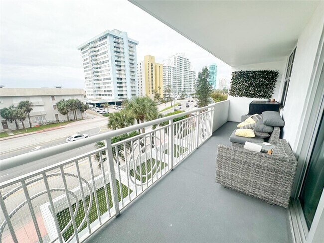Building Photo - 5825 Collins Ave