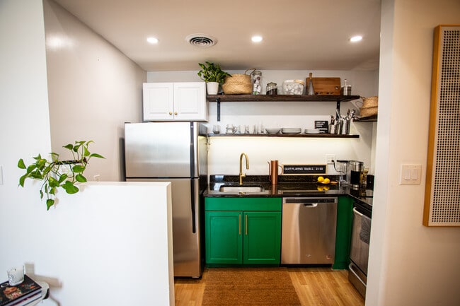 Kitchen - 1011 Hunter St