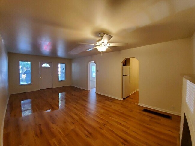 Building Photo - 358 College Ave