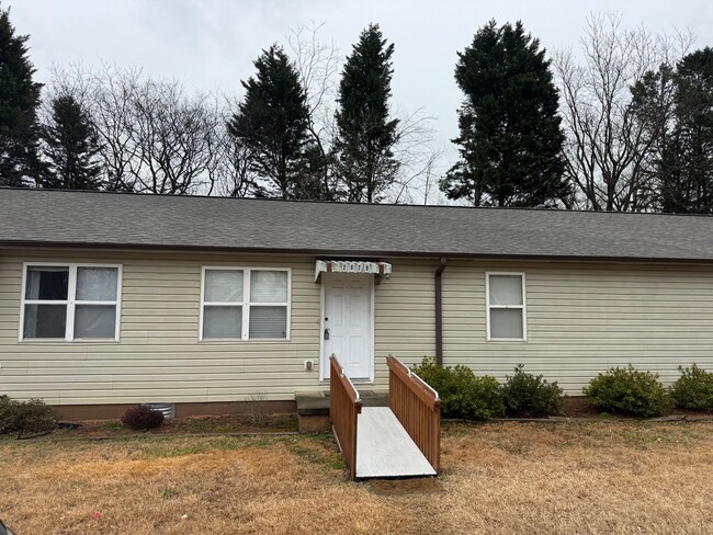 Building Photo - Two Bedroom Apartment in Newton