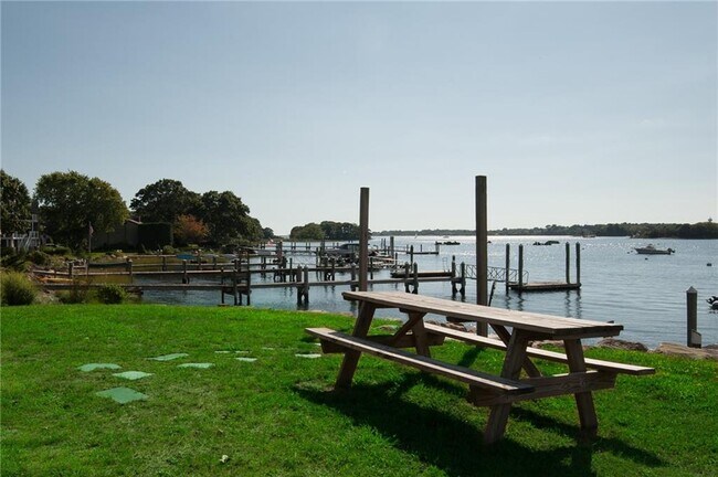 Building Photo - 36 Cedar Island Rd