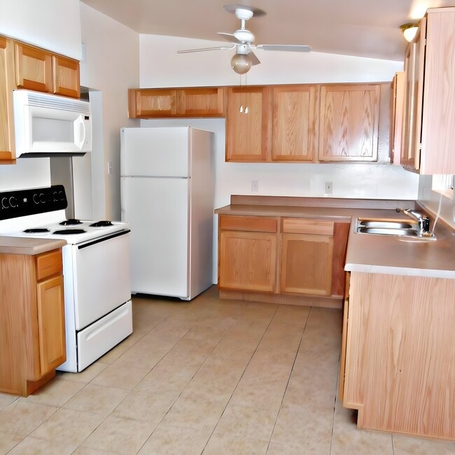 Kitchen - 221 E Elm St