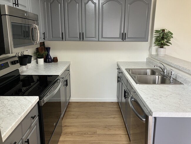 Foto del edificio - 7948 Thistlewood Ct