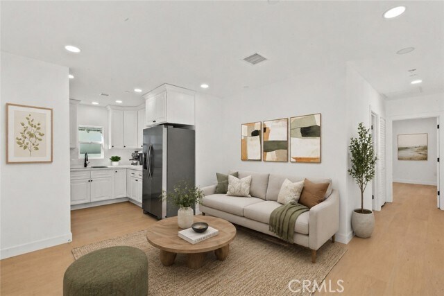 Foto del edificio - 5732 Stansbury Ave