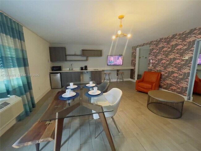 Foto del edificio - 6755 Harding Ave