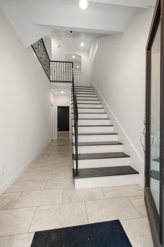 Foto del edificio - 742 W 24th St