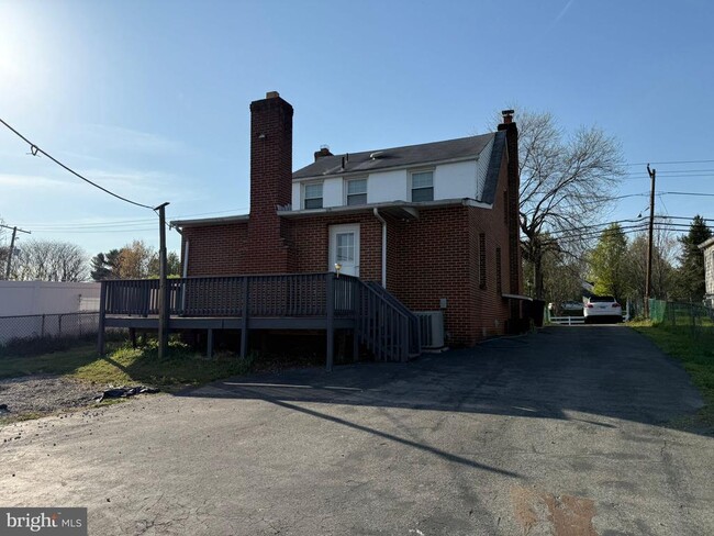 Building Photo - 13769 Travilah Rd