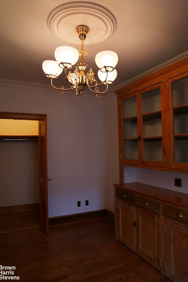 Building Photo - 60 Clark St