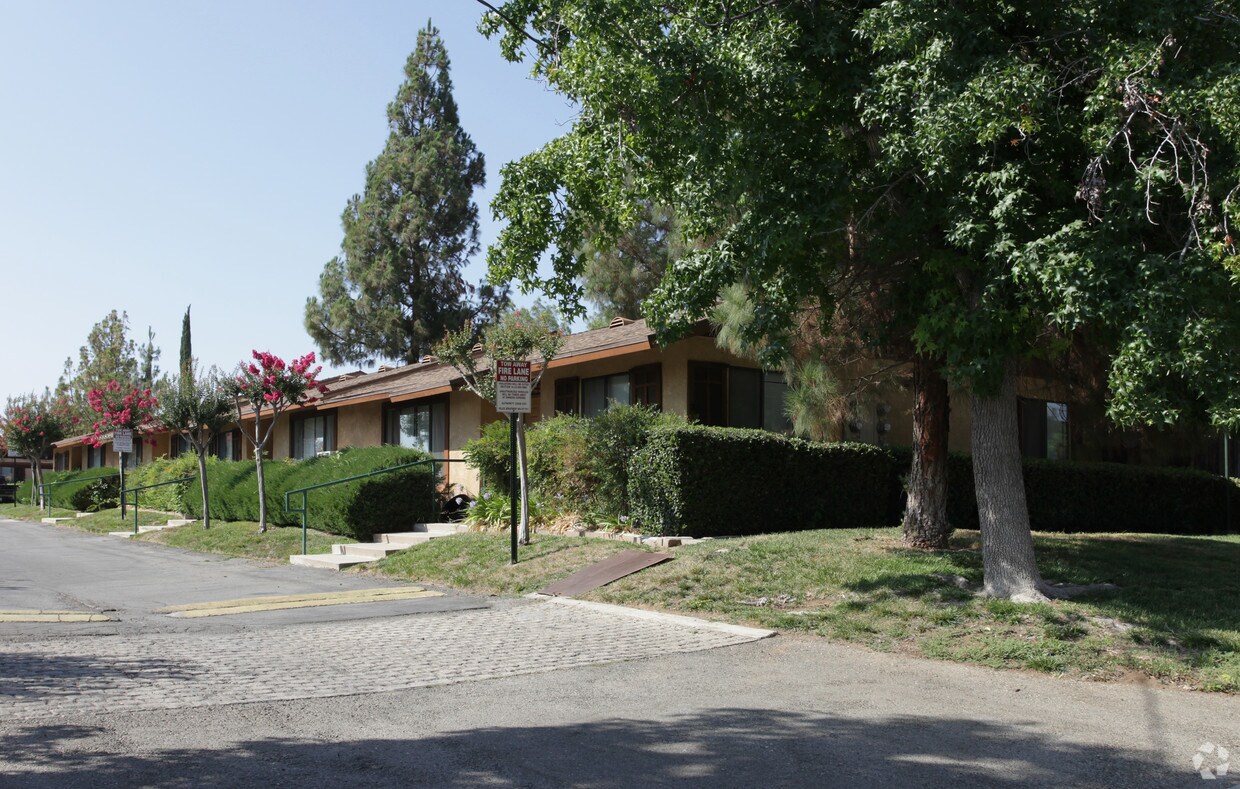 Primary Photo - 10331 Gramercy Pl