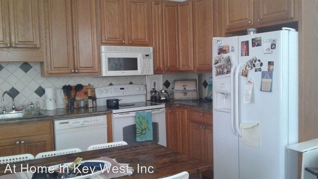 Foto del edificio - 2 br, 2 bath House - 1220 Newton Street #5