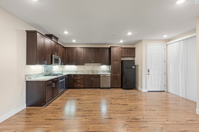 Foto del edificio - Amazing Newer Constructed 3br/2ba San Ramon Condo for Rent! Top Floor! Centrally Located for Conv...