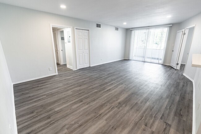 Interior Photo - Beverly Glen Apartments