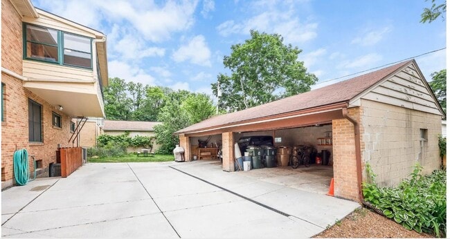 Building Photo - 306 Palomino Ln