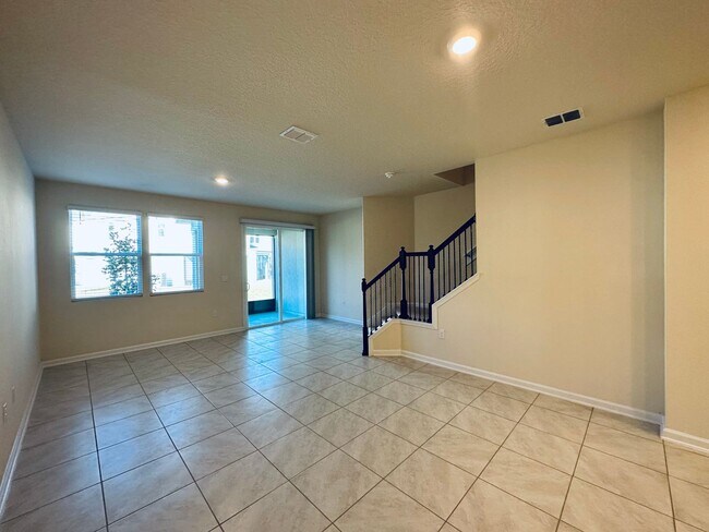 Building Photo - 3/2.5 Townhome in Bridgewater Community!