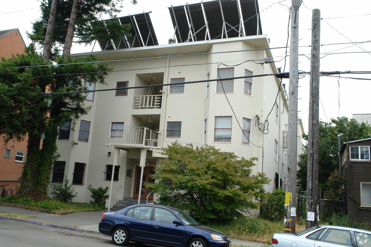 Building Photo - Evans Manor