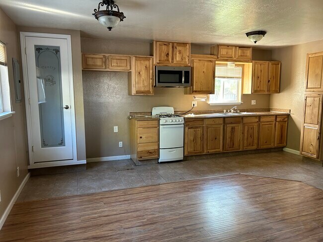 Building Photo - 25909 Catherine Way