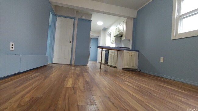 Foto del edificio - 84 Gardner Ave