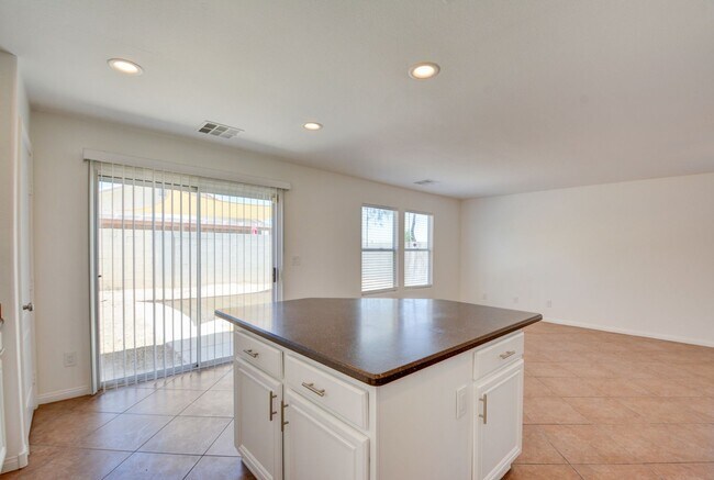 Building Photo - Fabulous 3 bed/2.5 bath two-story home in ...