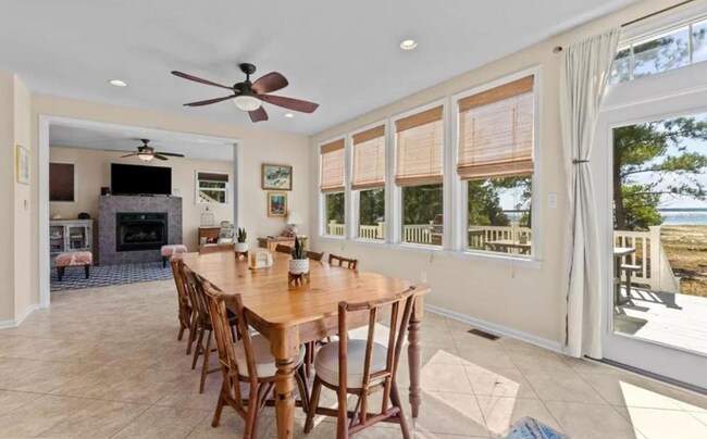Foto del edificio - 658 Mosquito Beach Ln