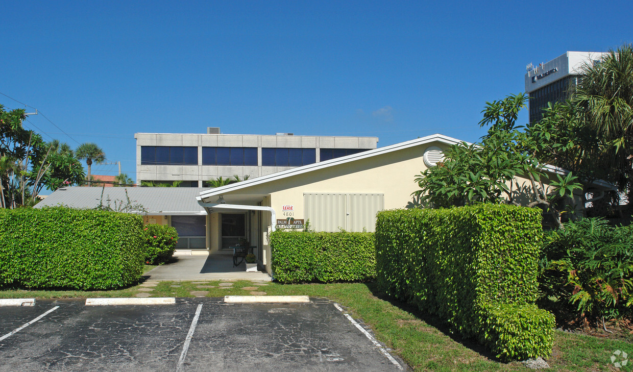 Primary Photo - Palm Apartments
