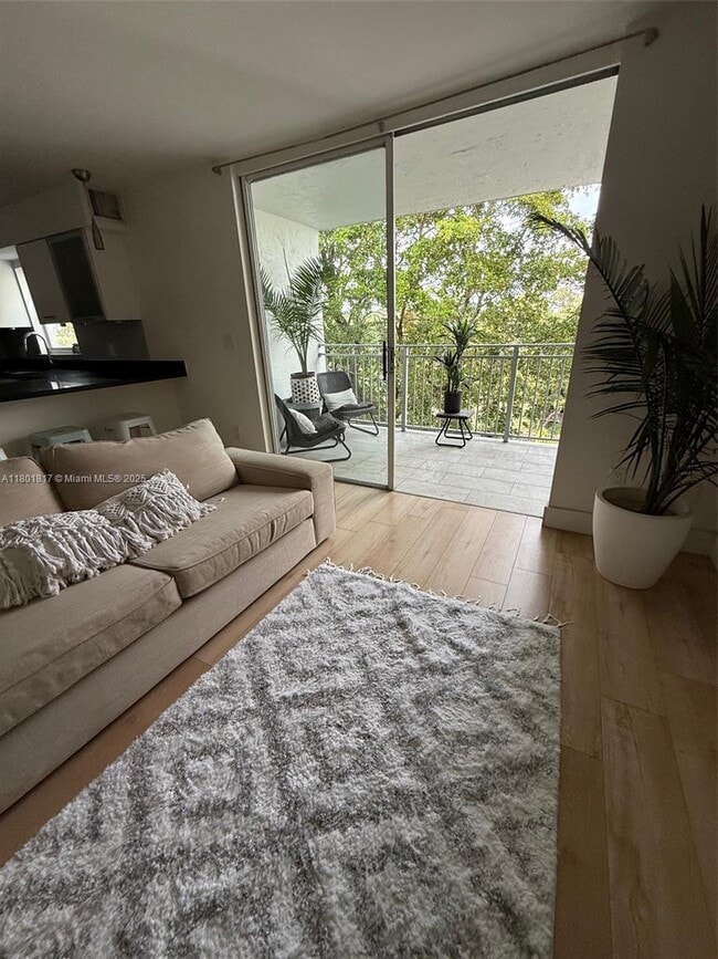 Foto del edificio - 680 NE 64th St