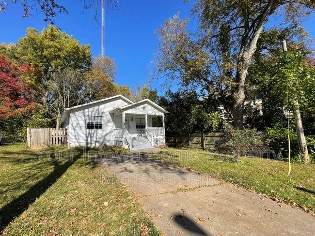 Photo - 1596 Foote St NE House