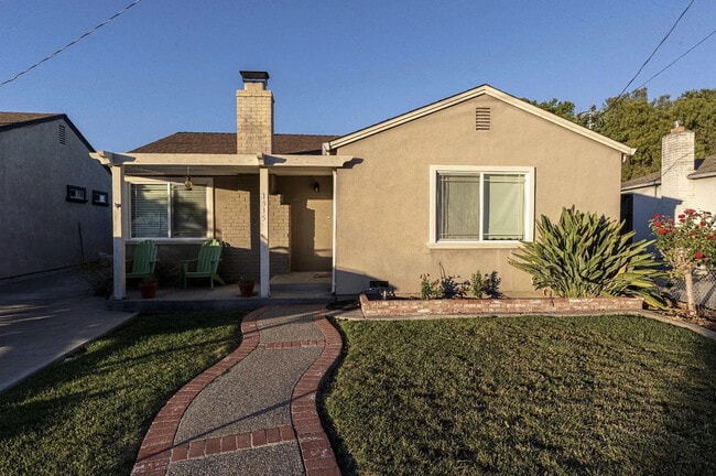 Photo - 1915 Washington St House