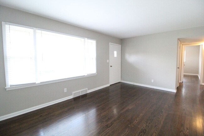 Foto del edificio - 3 Bedroom 1 Bath Home In Overland Park
