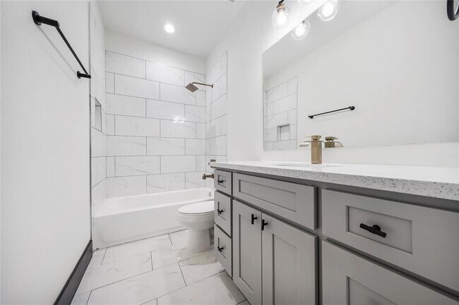 Building Photo - 5514 San Jose St