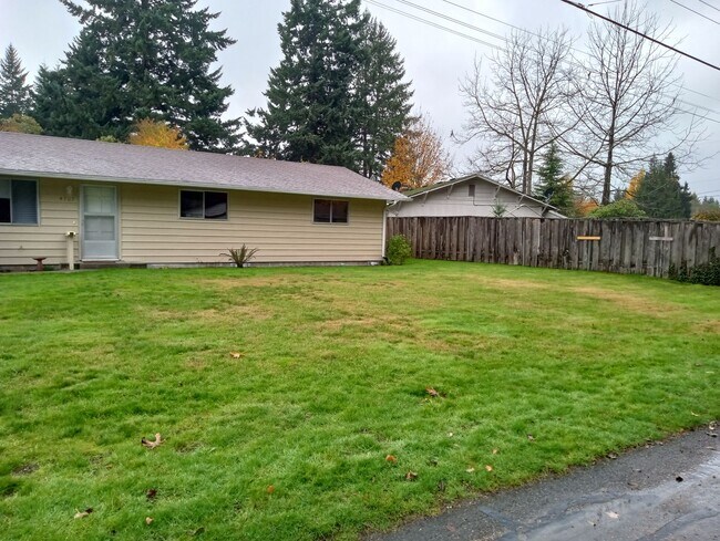 Foto del edificio - 3 Bedroom Rambler Centrally Located in Lacey