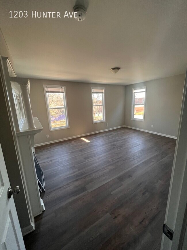 Building Photo - 3-bed Located Near OSU Medical Campus Avai...