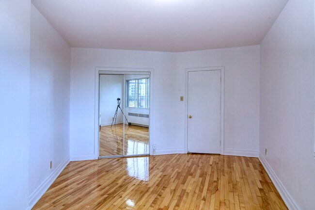 Photo du bâtiment - 3010 Av. Van Horne