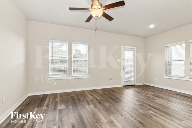 Building Photo - 313 N Centro Cir