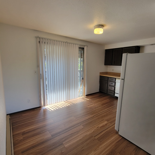 Building Photo - 1043 Lookingglass Rd