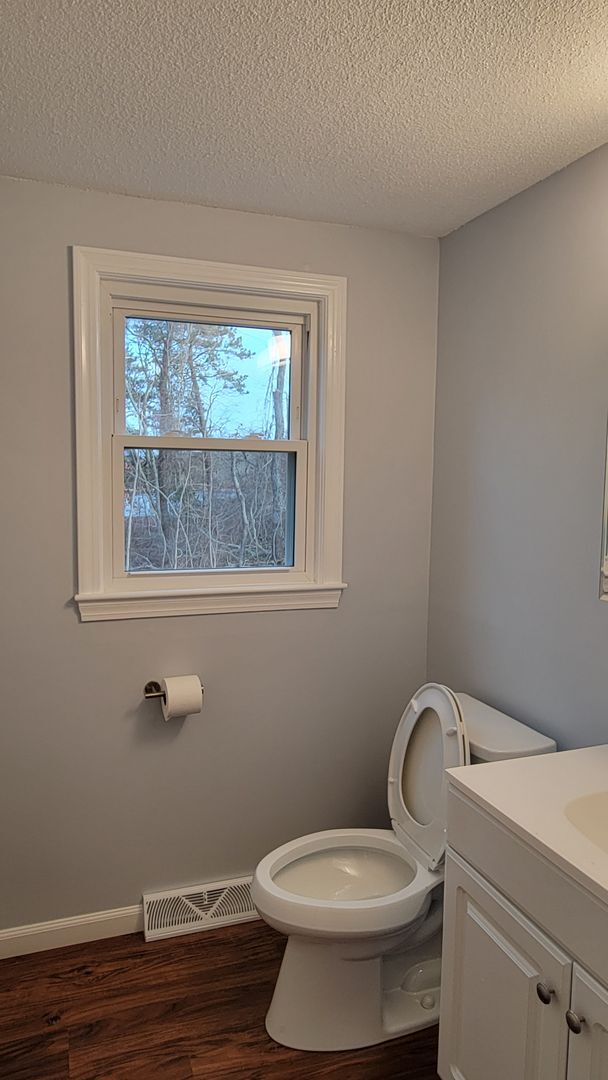 Building Photo - Newly Updated West Yarmouth Townhouse