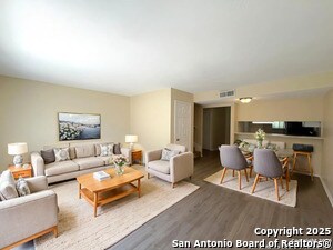 Foto del edificio - 311 E San Antonio Ave