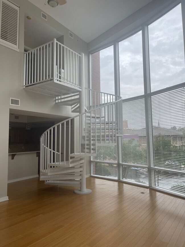 Building Photo - Eagles Nest Condo - One block from AU Campus