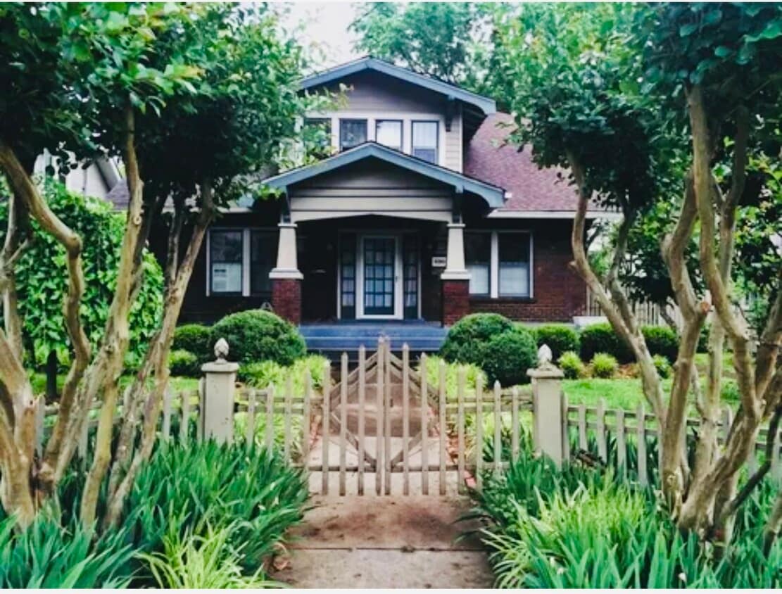 Primary Photo - 820 S Douglas Ave