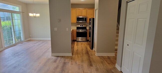 Foto del edificio - 321 Robin Glen Ln