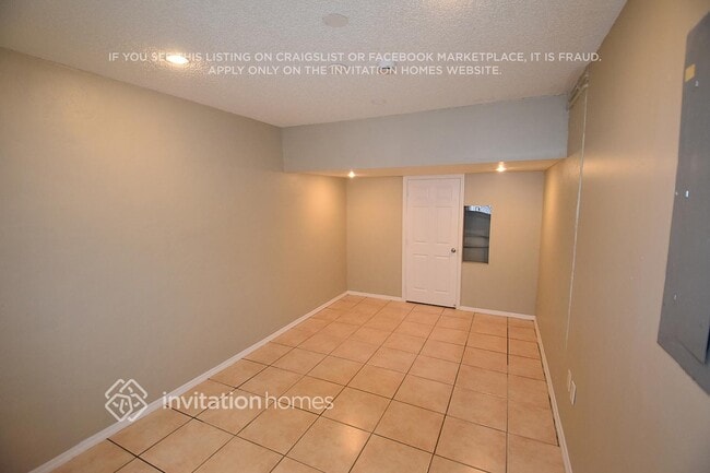 Building Photo - 9949 W Daffodil Ln