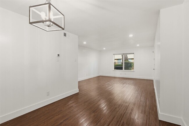 Building Photo - 7937 Royal Ln