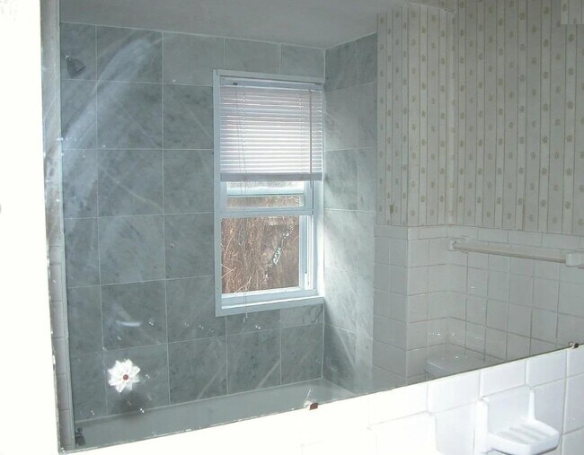 Foto del edificio - 1260 W 67th St