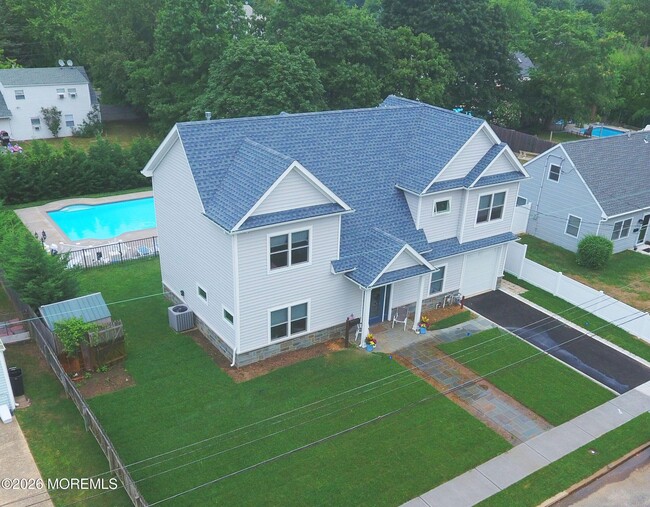 Building Photo - 229 Lockwood Ave